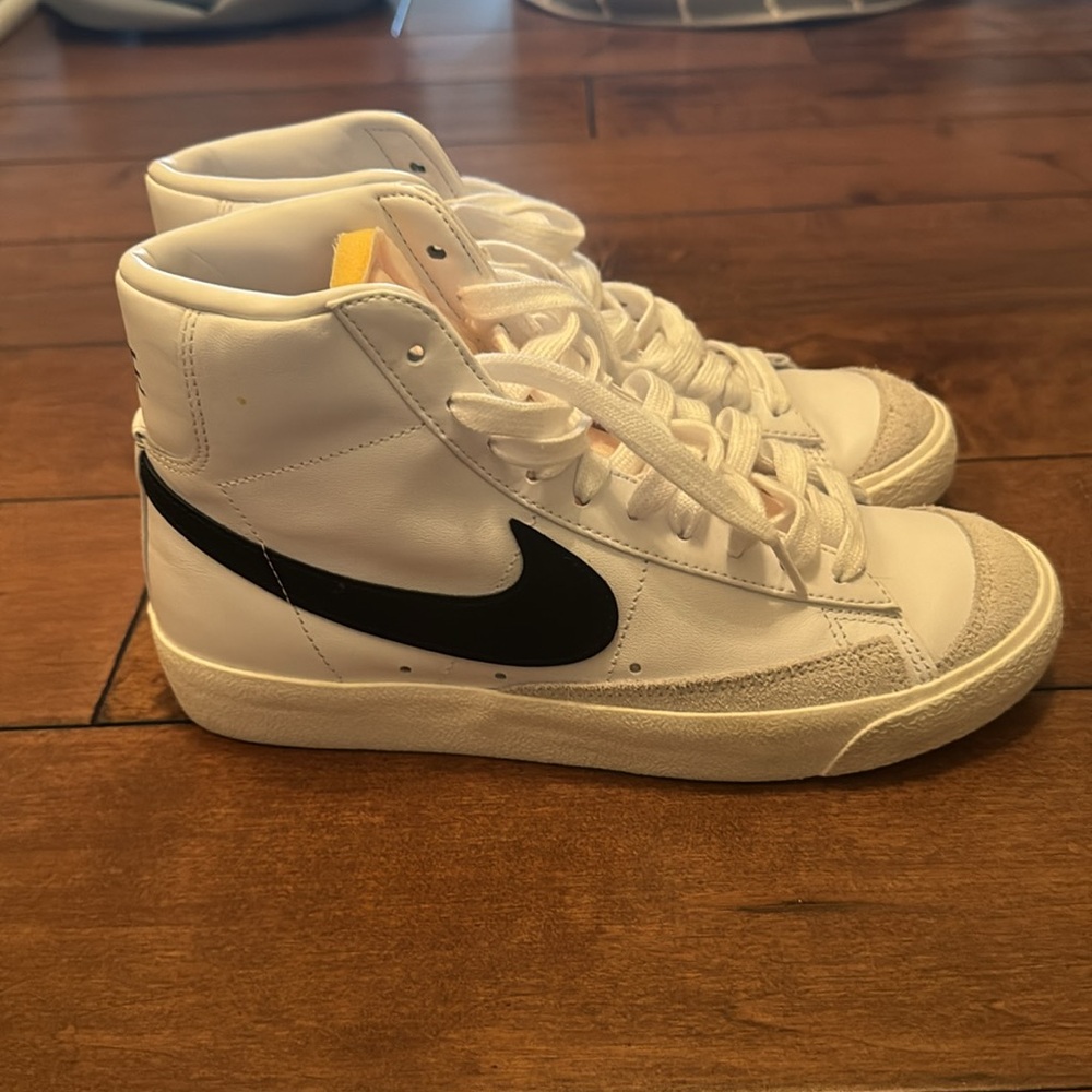 Nike Women’s blazers 7.5 U.S